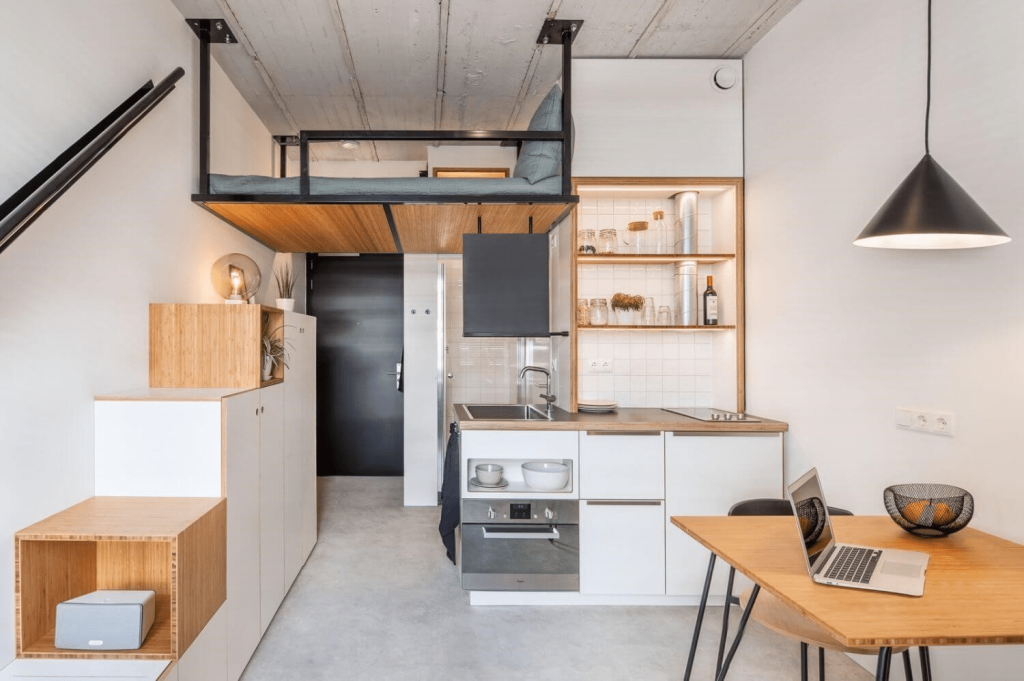 Căn hộ studio 30m2 được thiết kế theo phong cách hiện đại, tận dụng gác lửng để mở rộng diện tích sinh hoạt