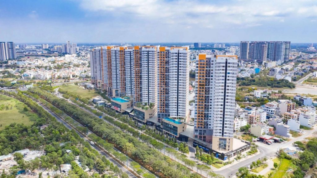 Khu liên hợp căn hộ thường gồm nhiều loại công trình đáp ứng đa dạng nhu cầu của cư dân
