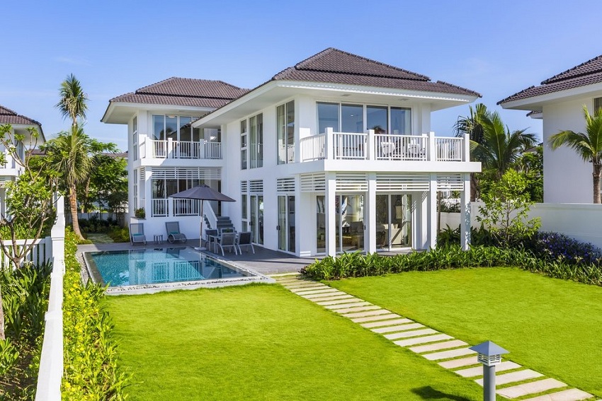 Villa được xây dựng độc lập trên mảnh đất rộng, tách biệt hoàn toàn