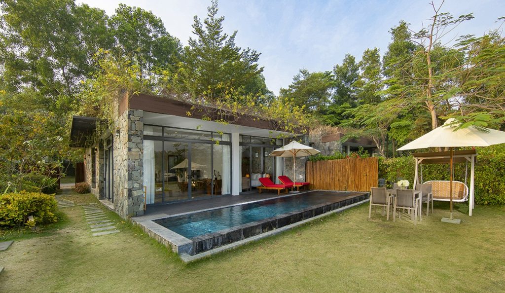 Villa với hồ bơi riêng và sân vườn rộng