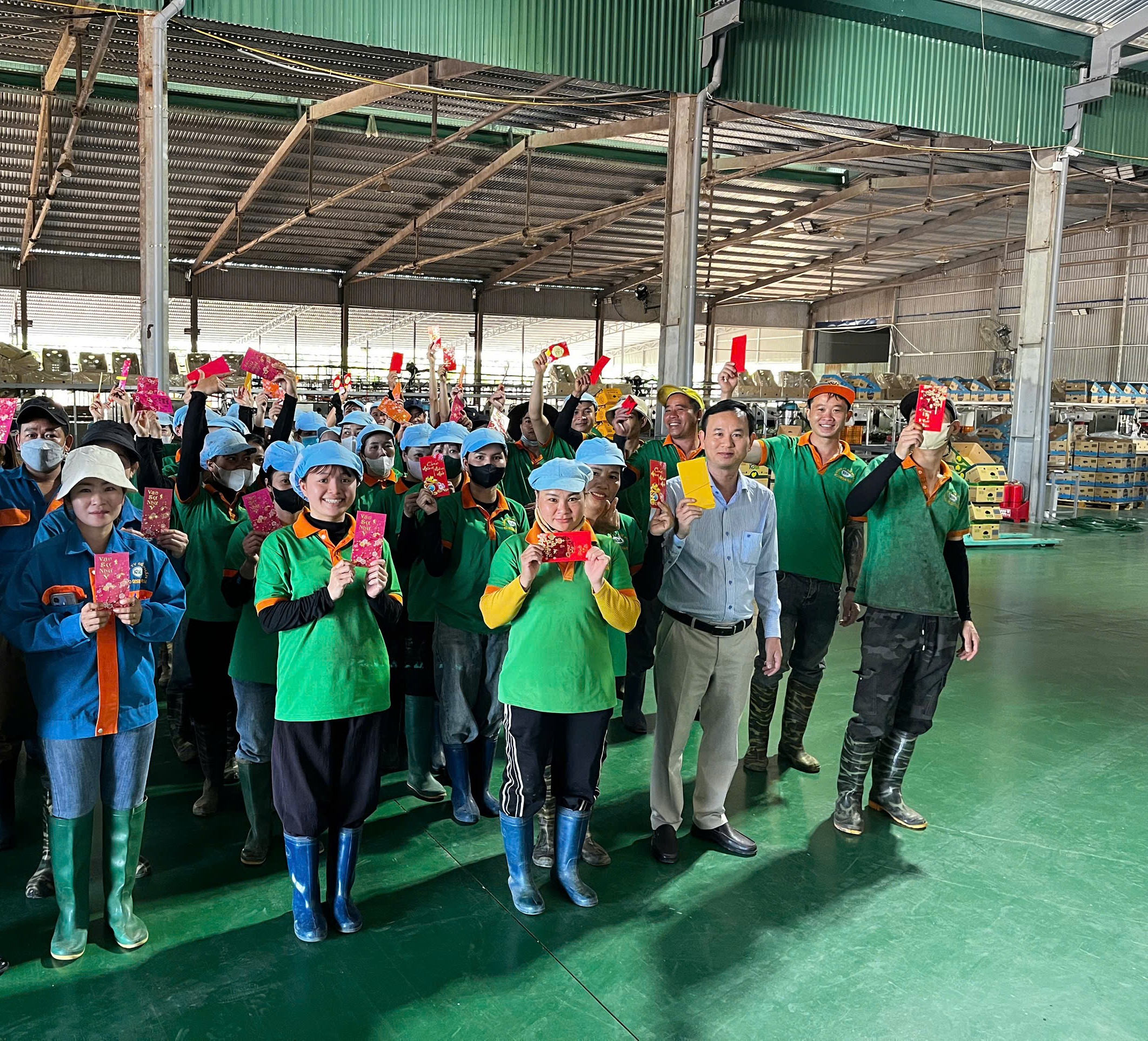 Ban lãnh đạo KDA Green Farm trực tiếp thăm hỏi, động viên cán bộ, công nhân viên tại các nông trường và nhà xưởng.