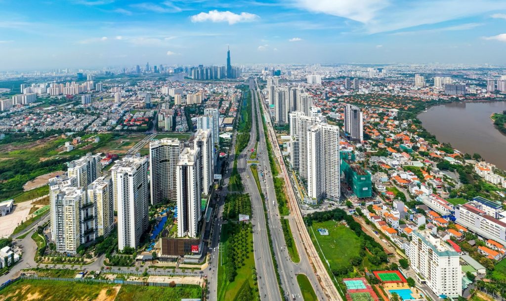 Quá trình đô thị hoá thường gắn liền với thay đổi về dân cư và hoạt động kinh tế, xã hội