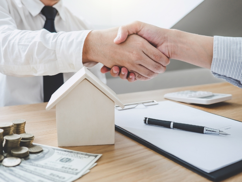 Môi giới bất động sản là trung gian trong các giao dịch bất động sản