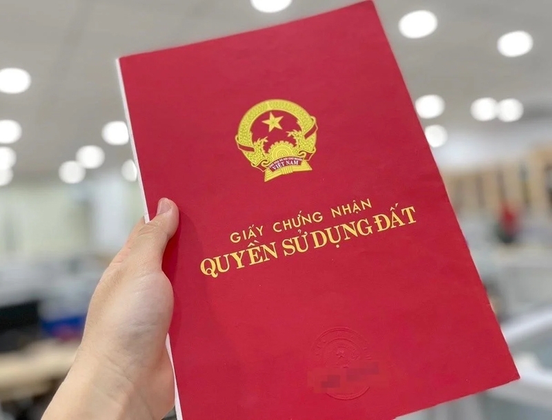 Sổ đỏ hay còn gọi là “Giấy chứng nhận quyền sử dụng đất” do Bộ Tài nguyên và Môi trường ban hành