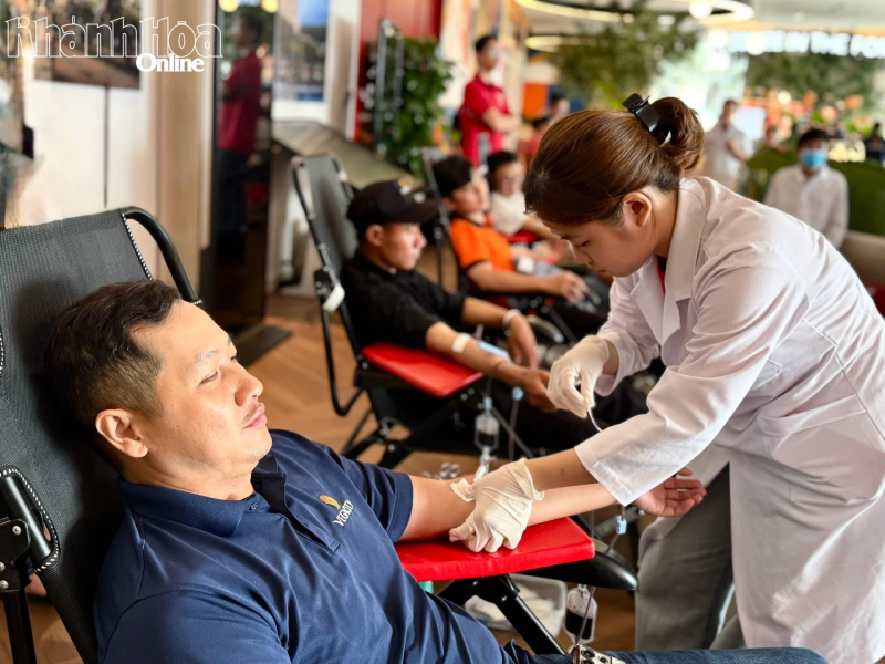 Gần 200 cán bộ, nhân viên Công ty Cổ phần Vega City tham gia hiến máu tình nguyện