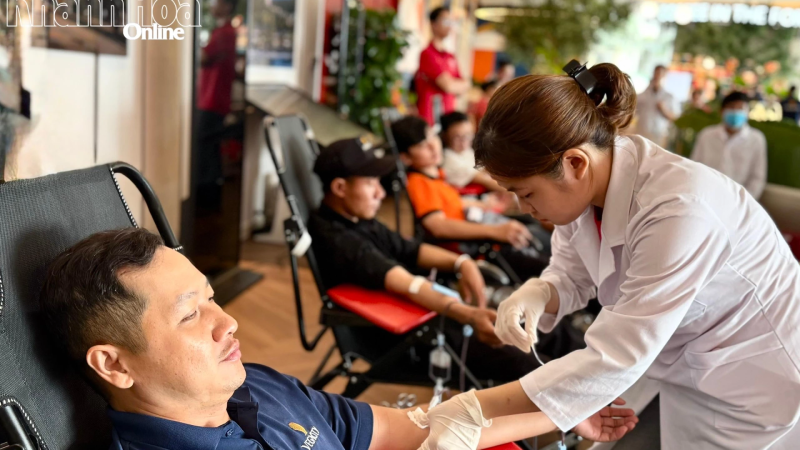 Gần 200 cán bộ, nhân viên Công ty Cổ phần Vega City tham gia hiến máu tình nguyện